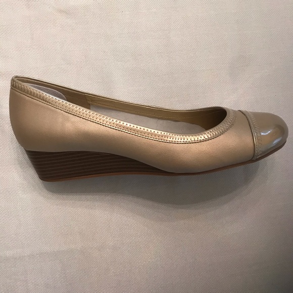 Cole Haan Soft Gold Metallic Elsie Cap Toe Wedge all Size 7 1/2 C - Picture 7 of 11